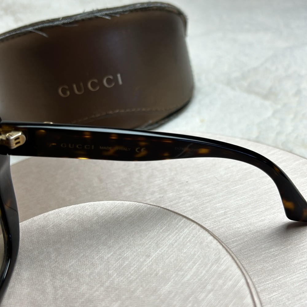 Gucci Sunglasses with Case. #20 - Picture 6 of 12